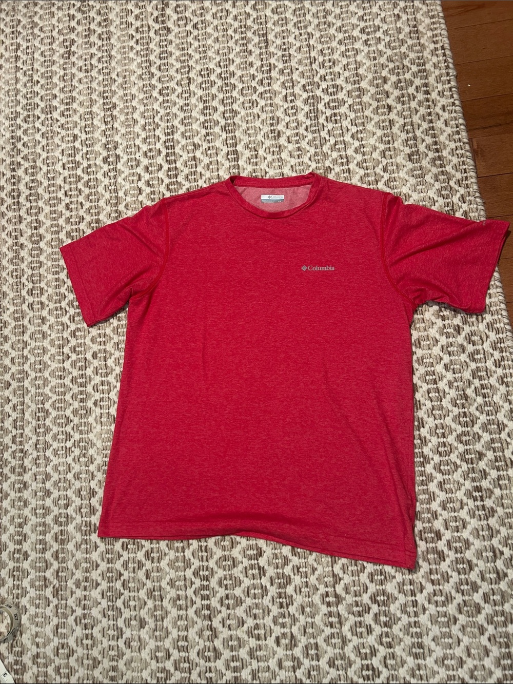 Men’s Columbia Red Short-Sleeve Active Crew Tee size large.  Omni-wick